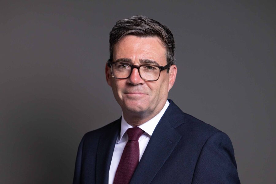 英国新首相安迪·伯纳姆面临博彩广告改革压力