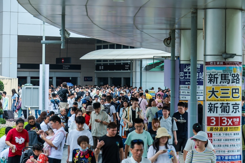 澳门五一假期街头人流